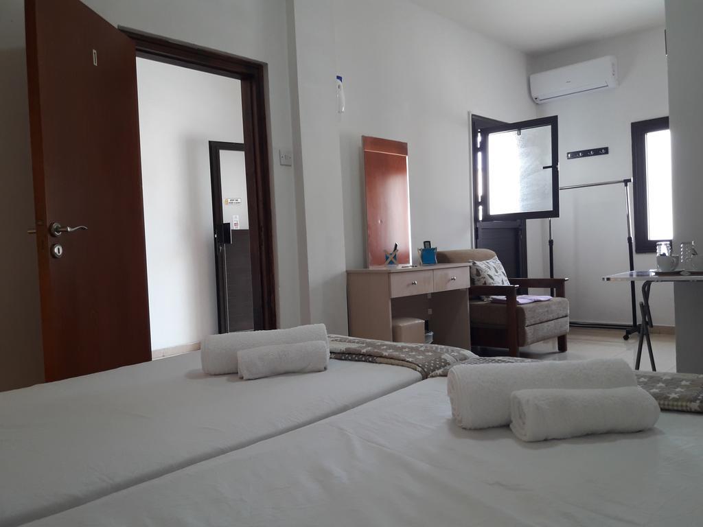 Marina'S Rooms Xrisopolitissa ลาร์นาคา ภายนอก รูปภาพ